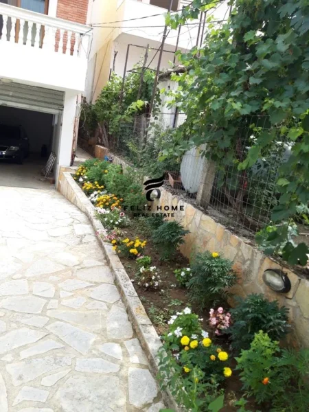 Tirane, jepet me qera Vile 4+1+Ballkon Kati 2, 249 m² 1.400 € (SAUK)