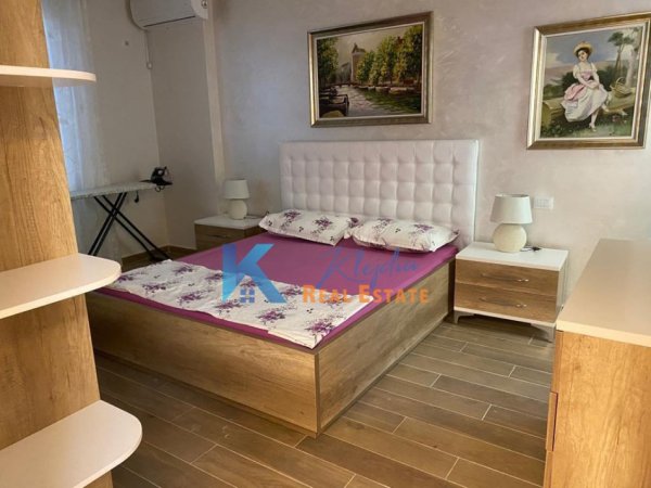 Tirane, jepet me qera apartament 2+1 Kati 4, 110 m² 550 € (Rruga e Kavajes, ne kompleksin Golden Park)