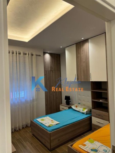 Tirane, jepet me qera apartament 2+1 Kati 4, 110 m² 550 € (Rruga e Kavajes, ne kompleksin Golden Park)