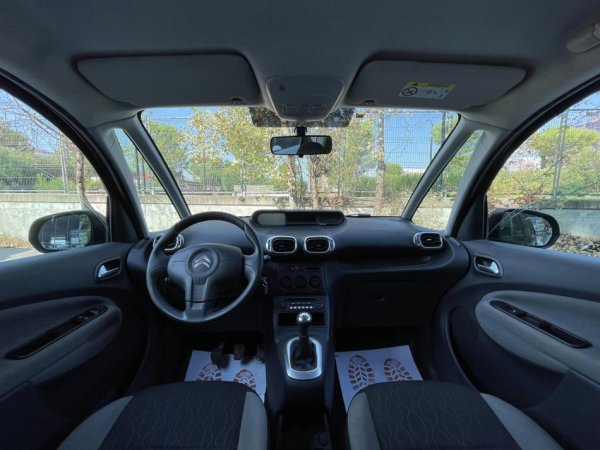 Tirane, shes makine CITROEN C3 PICASSO Benzin+Gaz, e zeze manuale Klima 178.000 km 5490 EURO