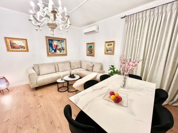 Tirane, jepet me qera apartament 2+1 Kati 3, 101 m² 1.100 € (qender)