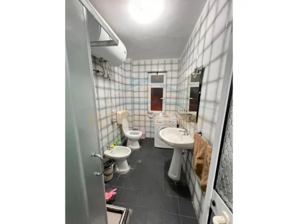 Tirane, shitet apartament 1+1+Ballkon Kati 5, 57 m² 102.600 € (Mine Peza)