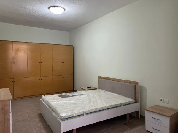 Tirane, jepet me qera apartament 2+1 Kati 4, 70 m² 550 € (MYSLYM SHYRI)