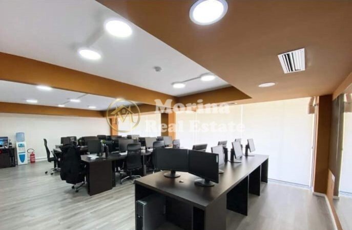 Tirane, jepet me qera ambjent biznesi Kati 2, 200 m² 3.000 € (Sheshi Willson)