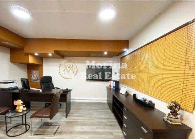 Tirane, jepet me qera ambjent biznesi Kati 2, 200 m² 3.000 € (Sheshi Willson)