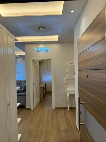 Durres, jepet me qera apartament 2+1+Ballkon Kati 4, 100 m² 550 € (GOLDEN PARK)