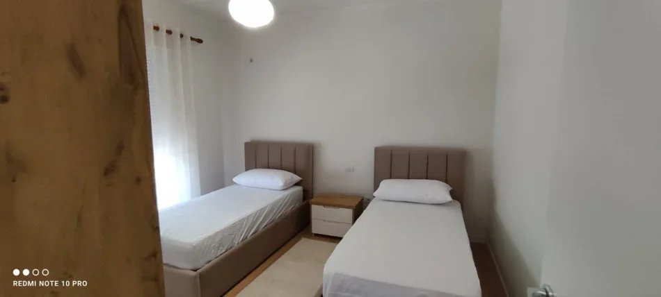 Tirane, jepet me qera apartament 2+1+Ballkon Kati 7, 90 m² 600 € (QYTET STUDENTI)