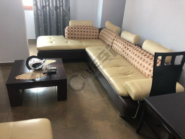Tirane, jepet me qera apartament 2+1+Ballkon Kati 5, 90 m² 600 € (RRUGA E DIBRES)