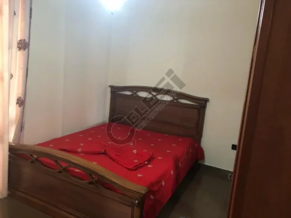 Tirane, jepet me qera apartament 2+1+Ballkon Kati 5, 90 m² 600 € (RRUGA E DIBRES)