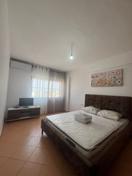 Tirane, jepet me qera apartament 2+1+Ballkon Kati 9, 95 m² 650 € (21 Dhjetori)