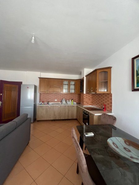 Tirane, jepet me qera apartament 2+1+Ballkon Kati 9, 95 m² 650 € (21 Dhjetori)