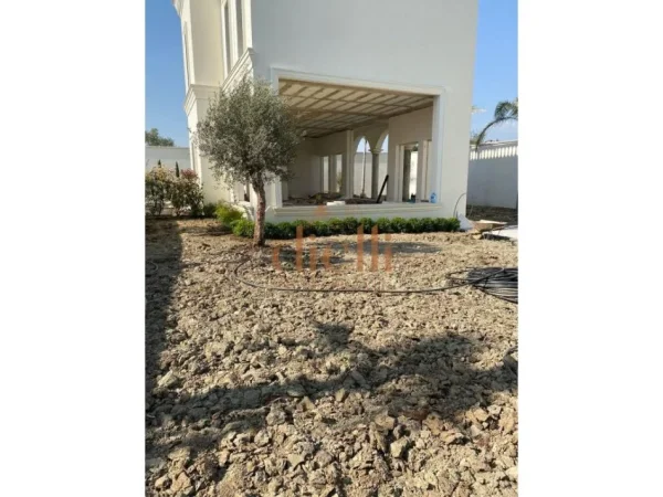 Tirane, shitet Vile 3+1+Aneks+Ballkon Kati 2, 122 m² (MJULLE - BATHORE)