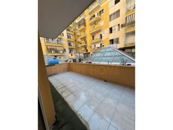 Durres, shitet apartament 1+1 Kati 3, 64 m² 70.000 € (Prane Stacionit te Trenit, Durres)