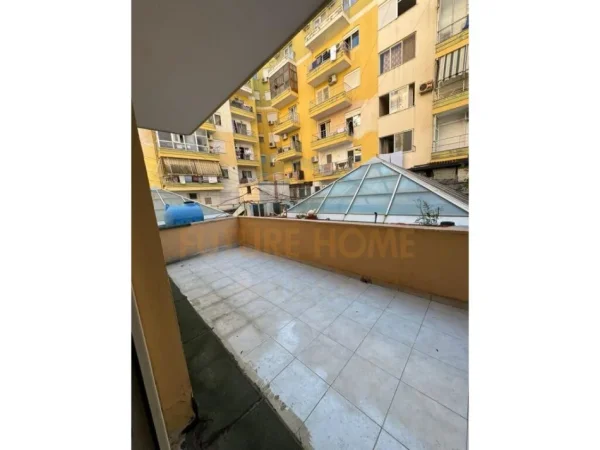 Durres, shitet apartament 1+1 Kati 3, 64 m² 70.000 € (Prane Stacionit te Trenit, Durres)