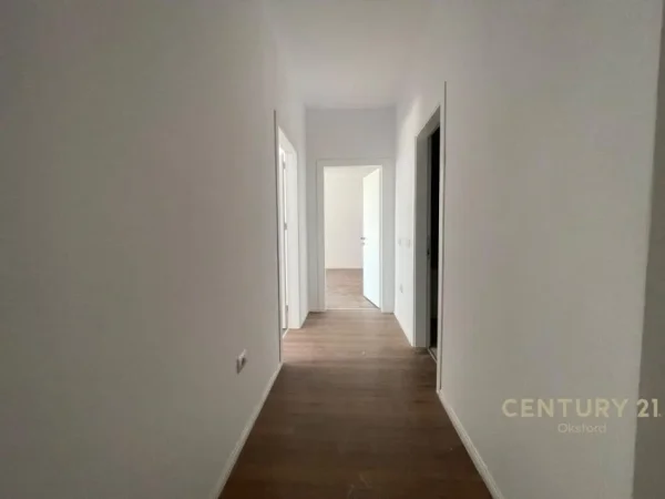 Tirane, shitet apartament 2+1+Ballkon Kati 3, 116 m² (Ish Fusha e Aviacionit)