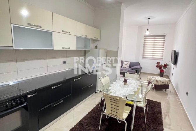 Tirane, jepet me qera apartament 2+1+Aneks+Ballkon Kati 1, 105 m² 500 € (kodra e diellit)