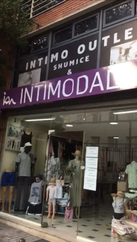 Tirane, jepet me qera dyqan Kati 0, 70 m² (Islam Alla)