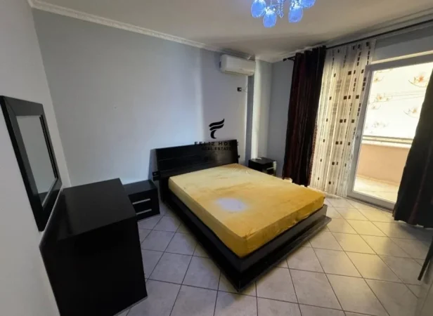 Tirane, jepet me qera apartament 1+1 Kati 5, 90 m² 700 € (SHESHI WILLSON)