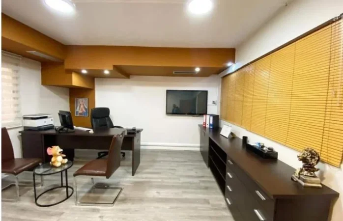 Tirane, jepet me qera ambjent biznesi Kati 1, 194 m² 3.500 € (Sami Frasheri)
