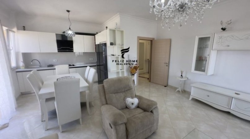 Tirane, jepet me qera apartament 3+1+Ballkon Kati 4, 220 m² 600 € (QTU)