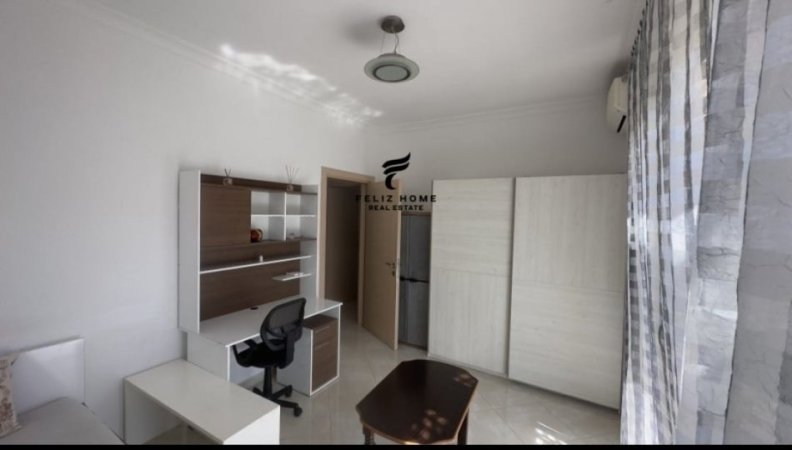 Tirane, jepet me qera apartament 3+1+Ballkon Kati 4, 220 m² 600 € (QTU)