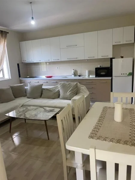 Tirane, jepet me qera 2+1 Kati 5, 90 m² 350 € (fresku)
