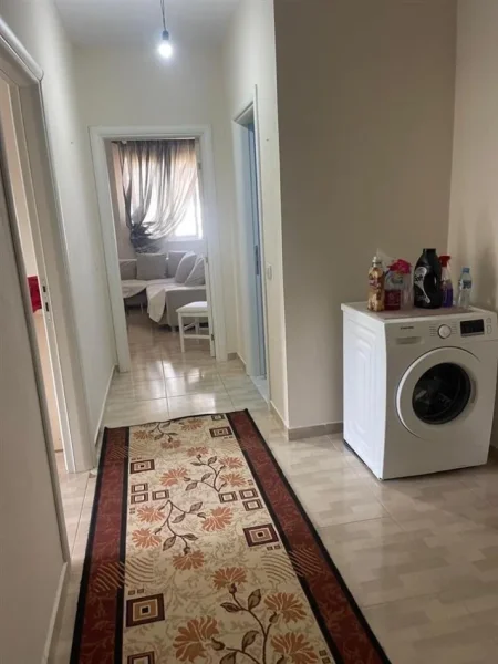 Tirane, jepet me qera 2+1 Kati 5, 90 m² 350 € (fresku)