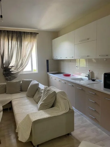 Tirane, jepet me qera 2+1 Kati 5, 90 m² 350 € (fresku)