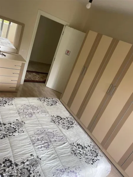 Tirane, jepet me qera 2+1 Kati 5, 90 m² 350 € (fresku)