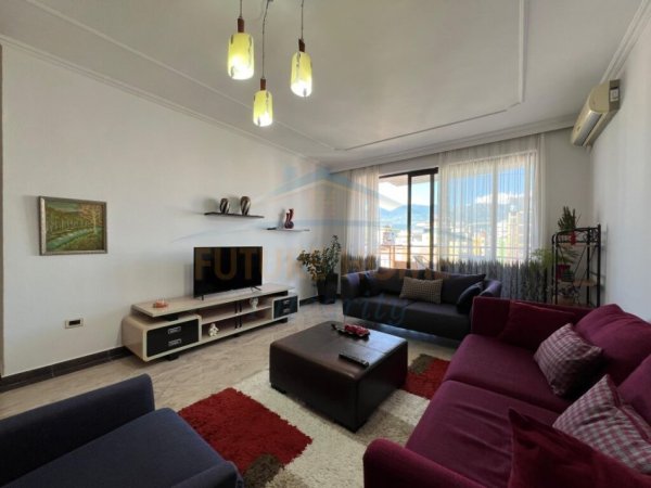 Tirane, jepet me qera apartament 2+1+2 Kati 8, 160 m² 800 € (Blloku)