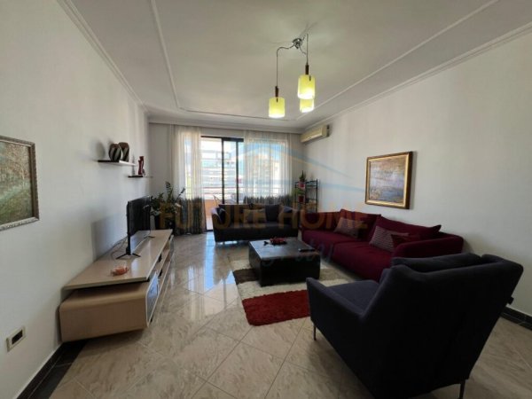 Tirane, jepet me qera apartament 2+1+2 Kati 8, 160 m² 800 € (Blloku)