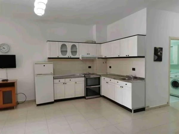 Tirane, jepet me qera apartament 2+1 Kati 8, 75 m² 380 € (Yzberisht)