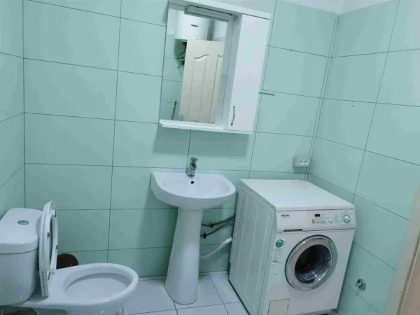 Tirane, jepet me qera apartament 2+1 Kati 8, 75 m² 380 € (Yzberisht)