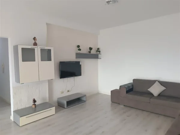 Tirane, jepet me qera apartament 3+1 Kati 5, 175 m² 500 € (Yrshek)
