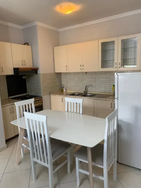 Tirane, jepet me qera apartament 2+1 Kati 5, 98 m² 600 € (Don Bosko)