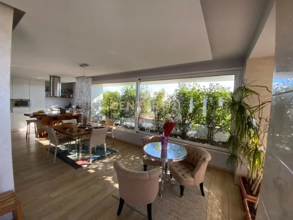 Tirane, shitet apartament+verande | Penthouse 4+1 Kati 8, 343 m² 466.500 € (Rruga Naim Frashëri, Tirane)