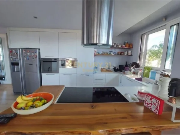 Tirane, shitet apartament+verande | Penthouse 4+1 Kati 8, 343 m² 466.500 € (Rruga Naim Frashëri, Tirane)