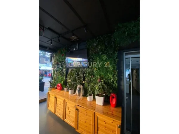 Tirane, shes lokal Kati 0, 185 m² 265.000 €