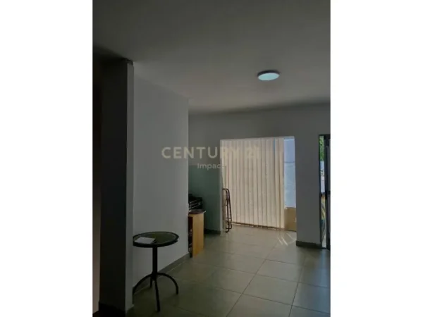 Tirane, shes dyqan Kati 0, 141 m² 150.000 € 