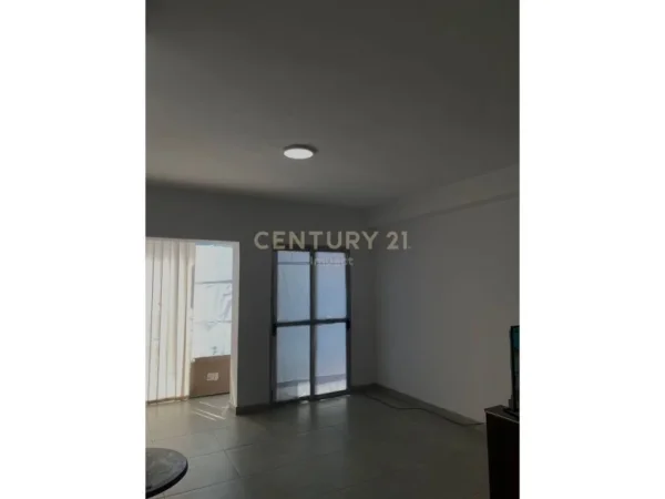 Tirane, shes dyqan Kati 0, 141 m² 150.000 € 