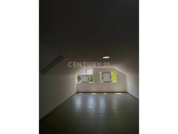 Tirane, shes dyqan Kati 0, 141 m² 150.000 € 