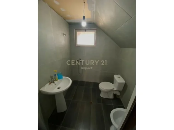 Tirane, shes dyqan Kati 0, 141 m² 150.000 € 