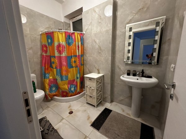 Tirane, jepet me qera apartament 2+1+Ballkon Kati 2, 70.000 lekë (Bulevardi Gjergj Fishta, ish stacioni fundit i Tiranes se re)
