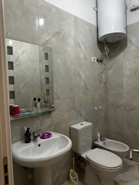 Tirane, jepet me qera apartament 2+1+Ballkon Kati 2, 70.000 lekë (Bulevardi Gjergj Fishta, ish stacioni fundit i Tiranes se re)