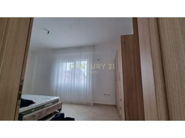 Tirane, jepet me qera apartament 2+1 Kati 4, 90 m² 600 € (liqen i thate)