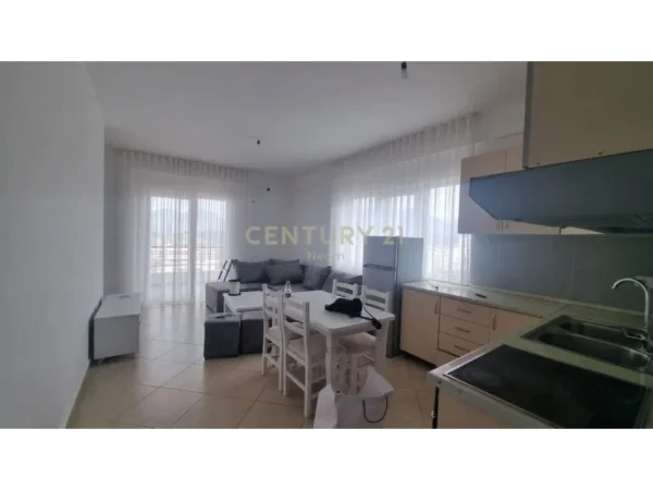 Tirane, jepet me qera apartament 2+1 Kati 4, 90 m² 600 € (liqen i thate)