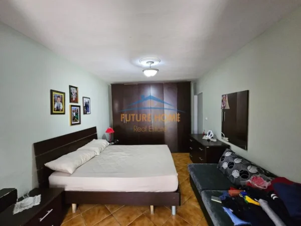 Tirane, jepet me qera apartament 2+1+Ballkon Kati 0, 61 m² 500 € (21 Dhjetori)