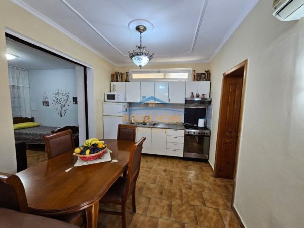 Tirane, jepet me qera apartament 2+1+Ballkon Kati 0, 61 m² 500 € (21 Dhjetori)