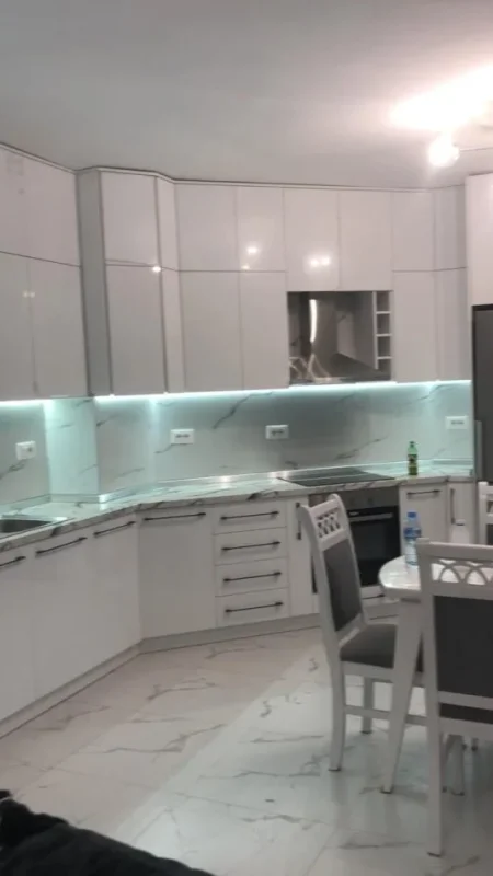 Tirane, Apartament 1+1 me qira Kati 6, 93 m² 600 € (Don Bosko)