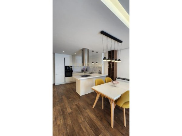 Tirane, jepet me qera apartament 2+1+Ballkon Kati 9, 153 m² 2.000 € (Rruga e Elbasanit)